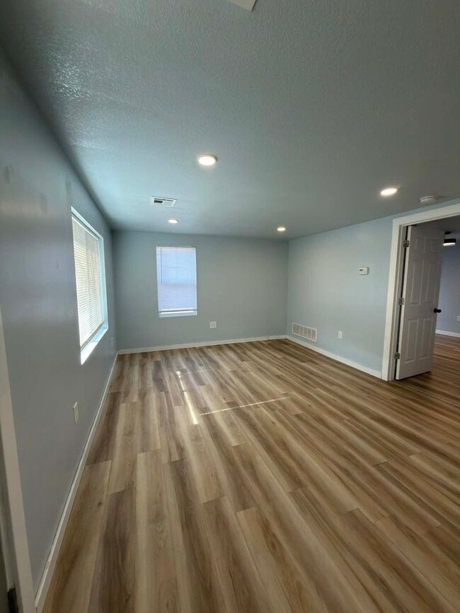 Building Photo - 814 High St