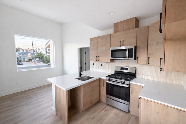 Foto del edificio - 2155 Balboa Ave