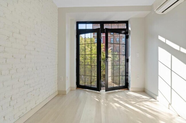 Foto del edificio - 3 bedroom in New York NY 10003