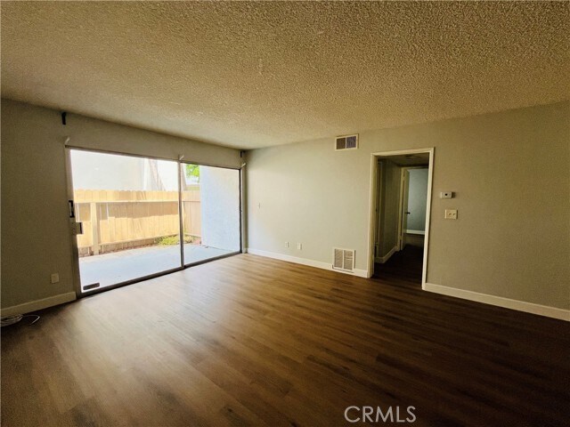 Foto del edificio - 2521 W Sunflower Ave