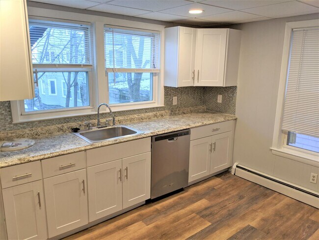 Building Photo - 49 Hudson St