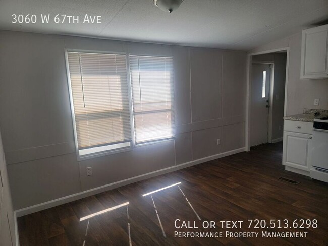 Building Photo - 3 Bedroom Near Regis University