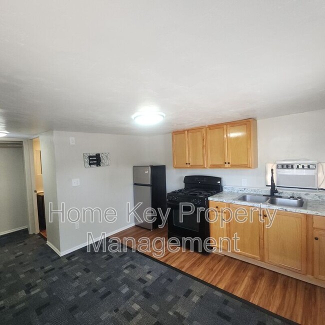 Building Photo - 677 W 100 N
