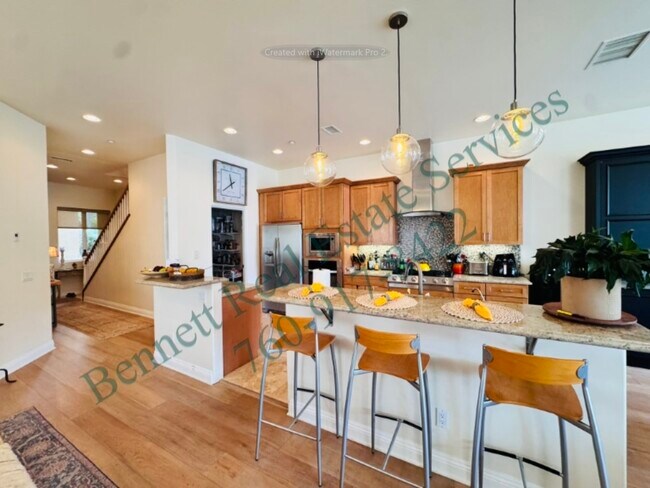 Building Photo - 4527 Cove Dr