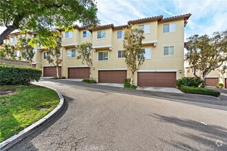 Building Photo - 158 N Brea Blvd