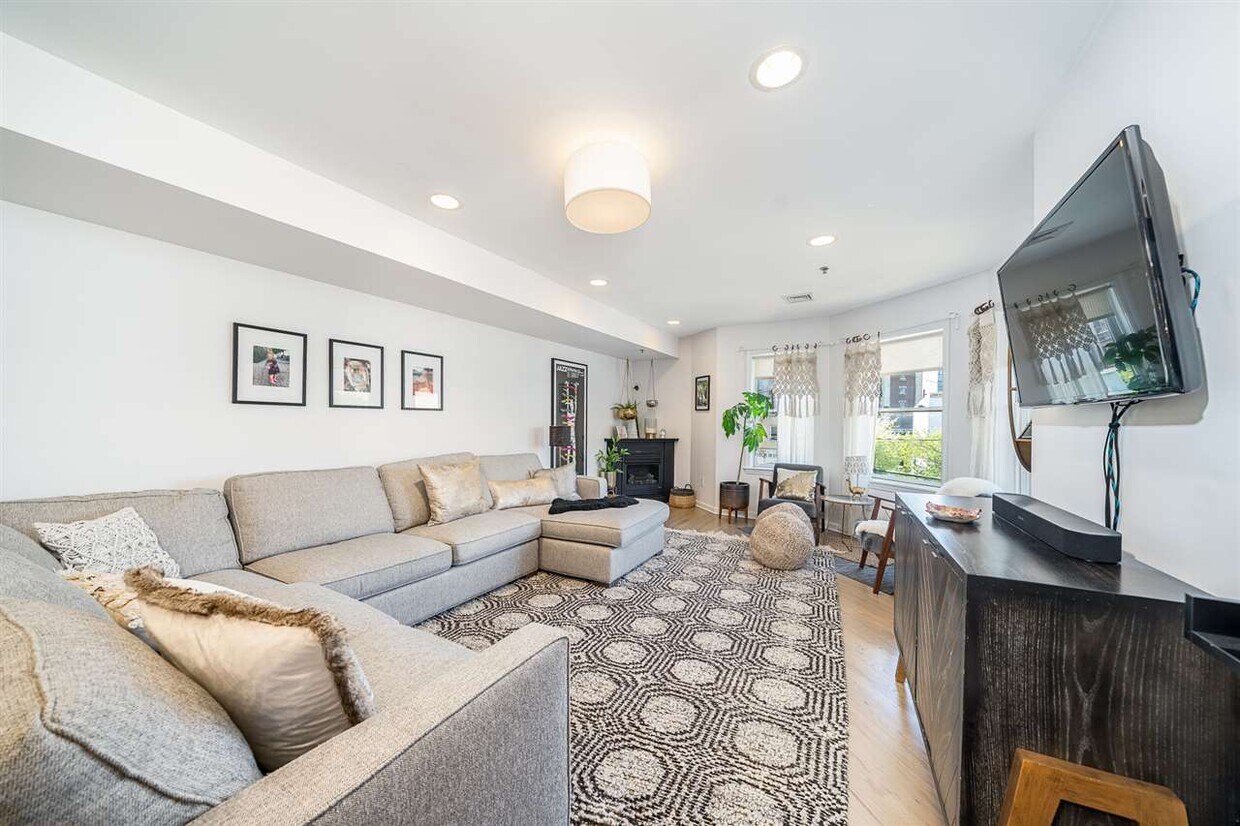 Foto principal - 62 Paterson Ave