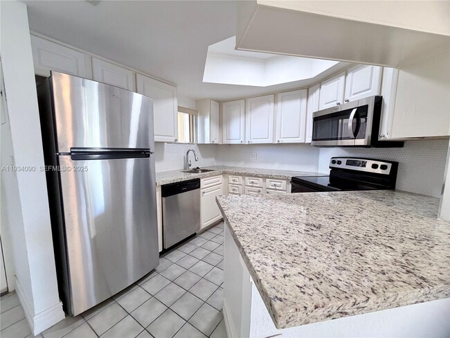 Building Photo - 8255 Lake Dr