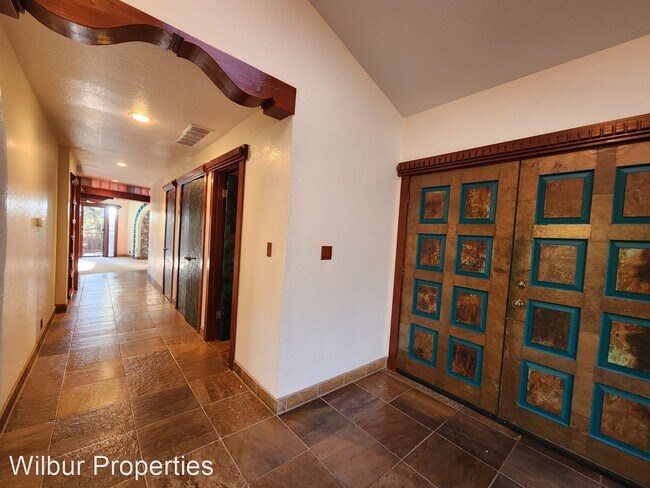 Building Photo - 3 br, 2.5 bath House - 3 Stowe Court