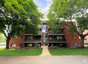 Building Photo - Red Oak Apartments
