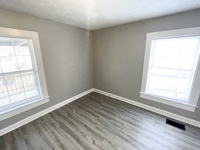 Photo - 2 Bedroom quiet street & neighborhood Apartment