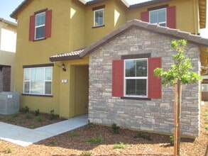 Building Photo - 35 Huddlestone Cir