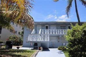 Building Photo - 701 Pine Dr
