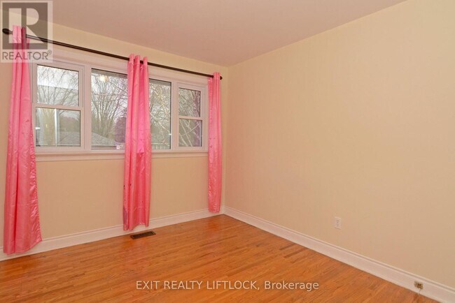 Photo du bâtiment - 1437 Westbrook Dr