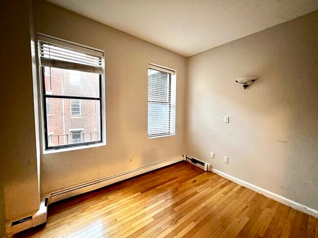 Building Photo - 390 Riverway