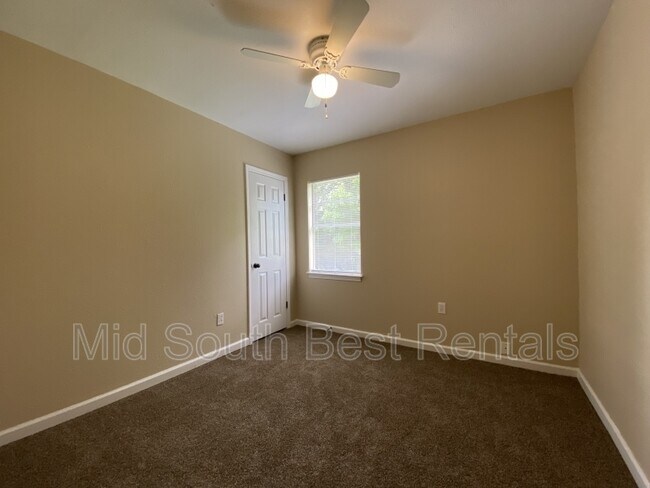 Building Photo - 893 Shadowline Dr