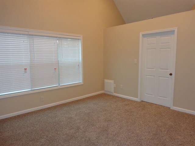 Building Photo - 412 Briarwood Road