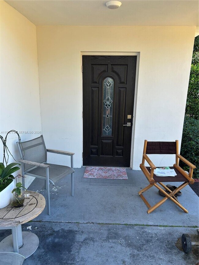 Foto del edificio - 1560 NE 129th St