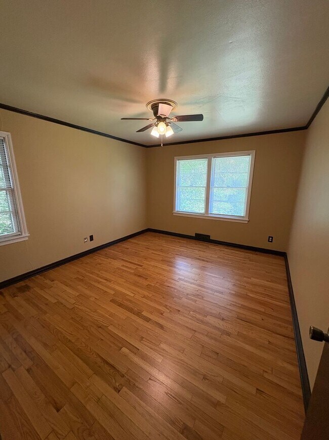 Foto del edificio - 873 W Clinton Dr