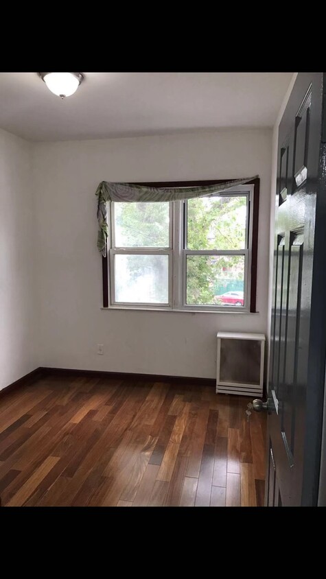 Primary Photo - 2885 86th St