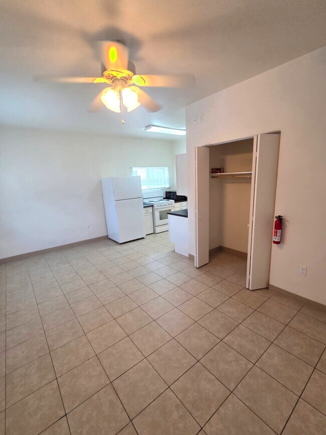 Foto del edificio - 1151 Belford Ave