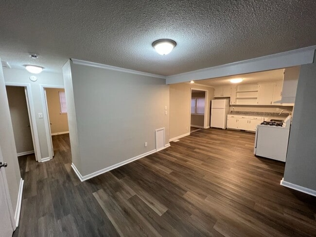 Building Photo - Freshly Remodeled 3 Bedroom Home Near Down...