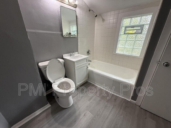 Building Photo - 6618 N 56th St