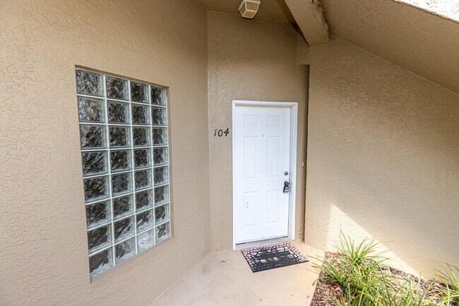 Foto del edificio - 12081 Summergate Cir