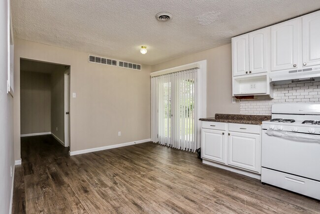 Building Photo - Fantastic 3bd/2ba home! Let yourself in!