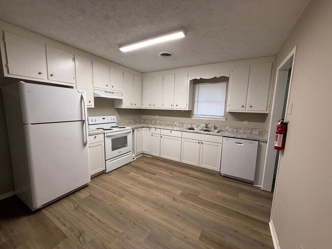 Photo - 1605/1607 Cedar Shoals Dr Apartment