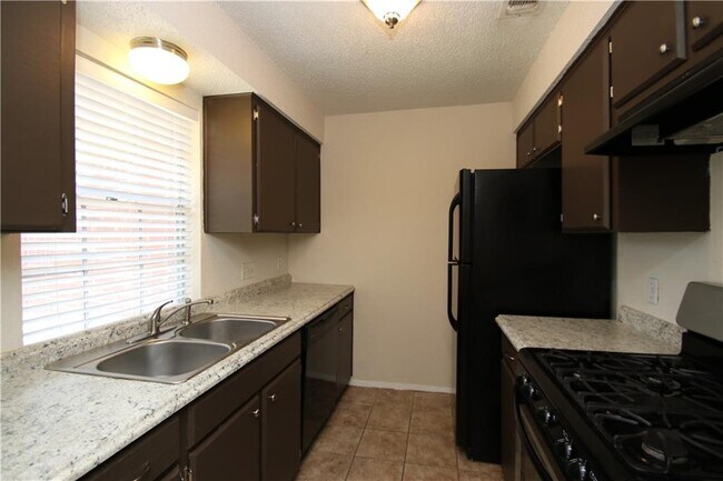 Foto del edificio - 7017 Crosswood Dr