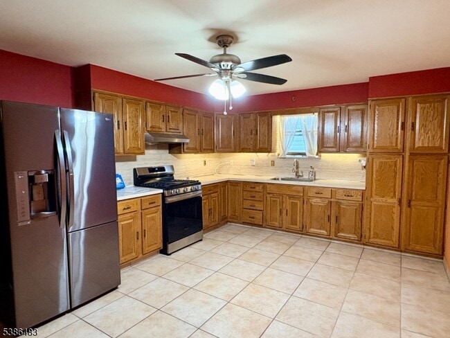 Building Photo - 82 Elm St