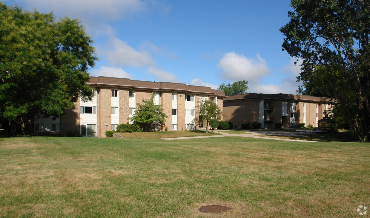Building Photo - 4908 Hagadorn Rd