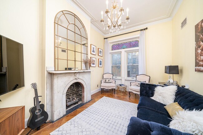 Foto del edificio - 829-831 Hudson St