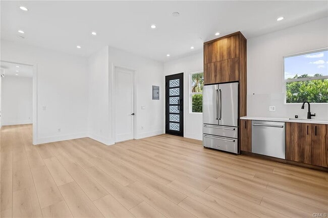 Foto del edificio - 17175 Rayen St
