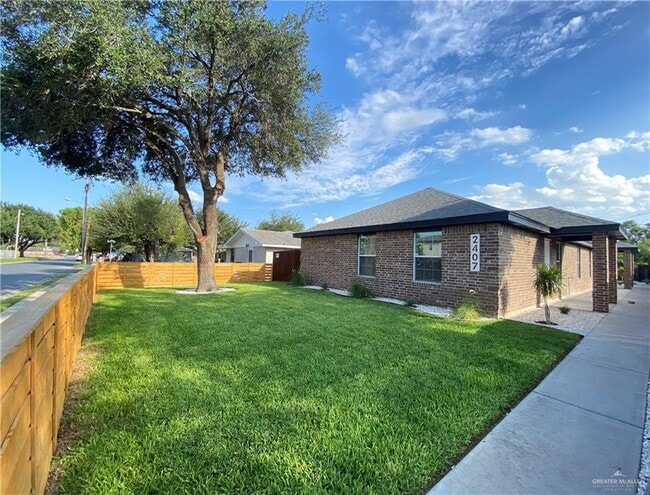 Building Photo - 2407 Ivy Ave