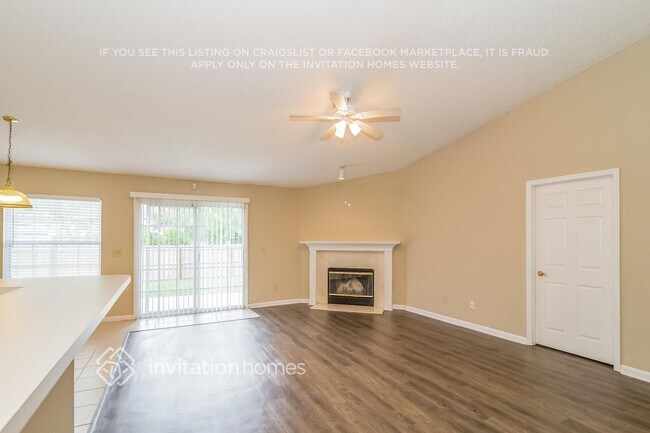Foto del edificio - 12963 Silver Springs Dr N