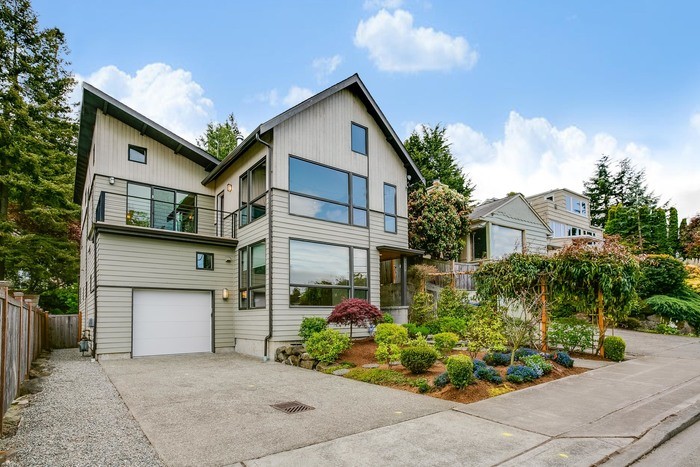 Primary Photo - Fresh Airy Modern Alki Beach View Home