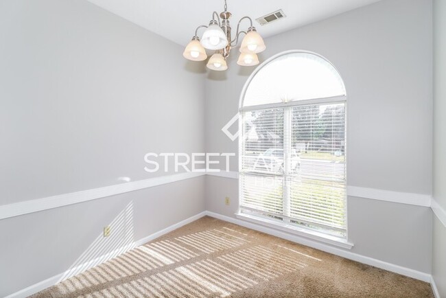 Building Photo - REDUCED!