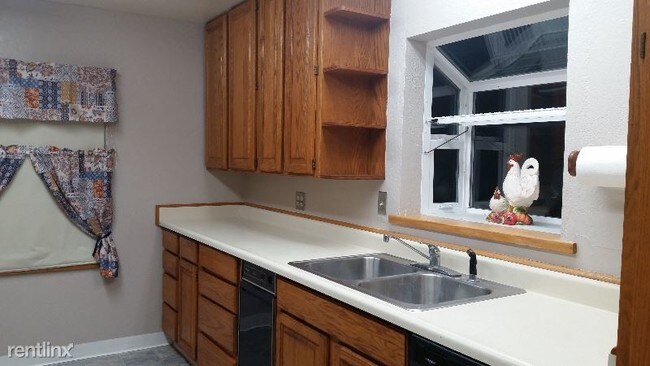Building Photo - 3 br, 1.5 bath House - 2801 Stony Point Road