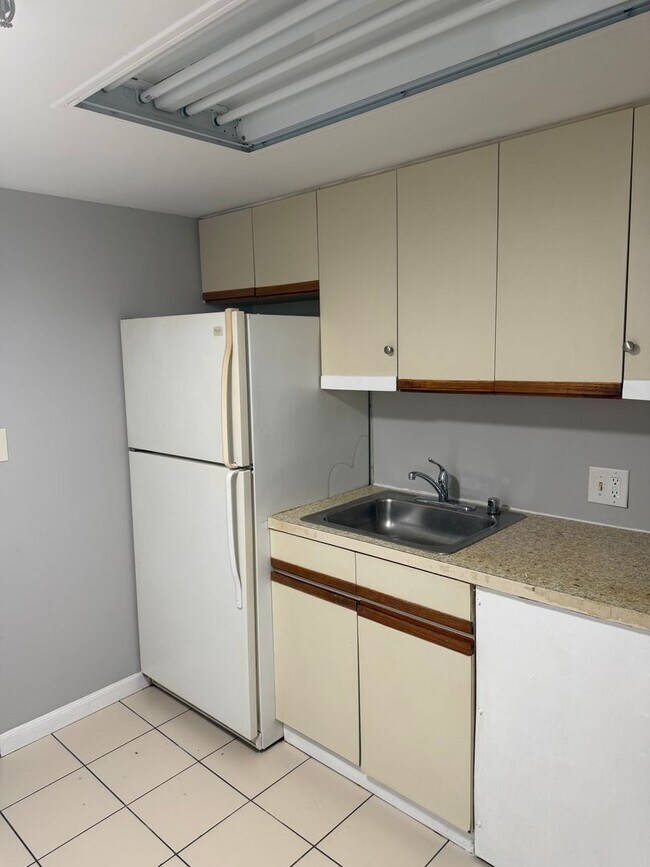 Building Photo - Studio, 1 Bath with Balcony Apartment - Ready for Move in!