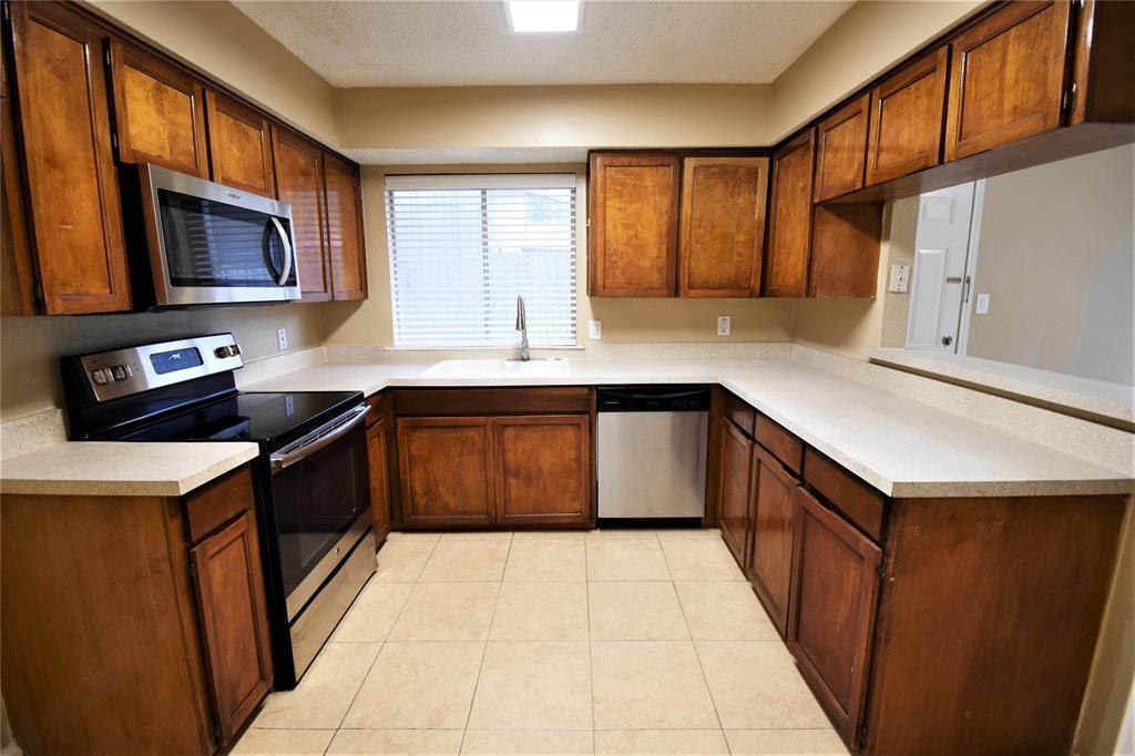 2211 Chase Ct, Dalworthington Gardens, TX 76013 Townhome Rentals in