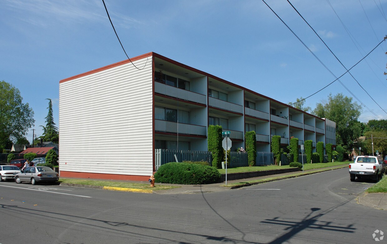 Executive Plaza Apartments in Corvallis, OR