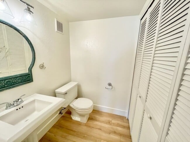 Building Photo - Well located 2/1.5 Townhome in Santa Barbara