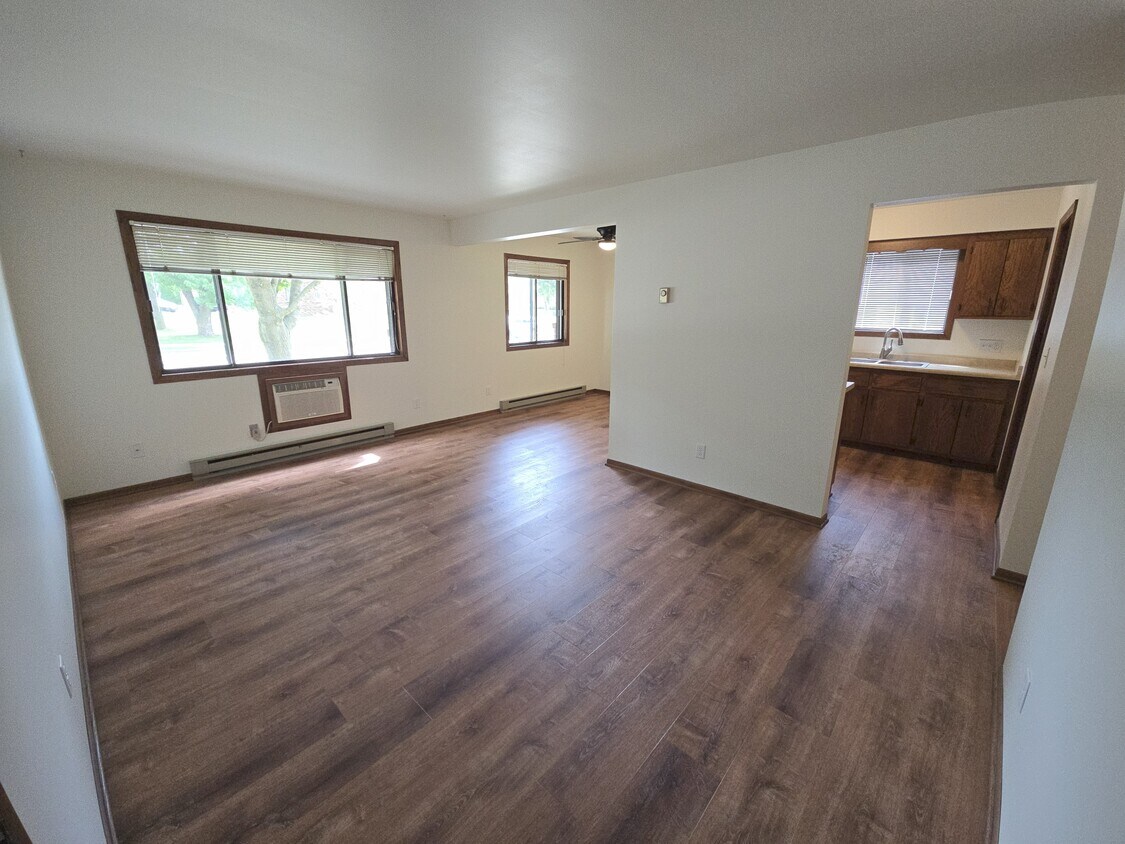 Entrance View into Unit - 131 Maple Ave S
