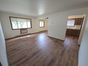 Building Photo - 131 Maple Ave S