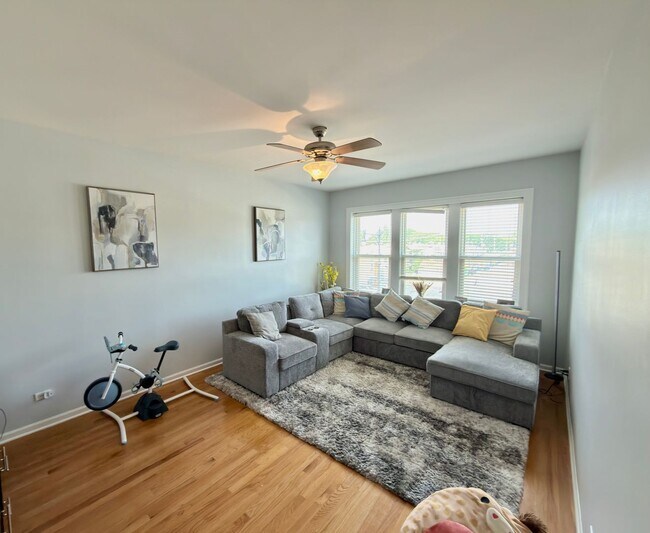 Foto del edificio - 4111 W Lawrence Ave