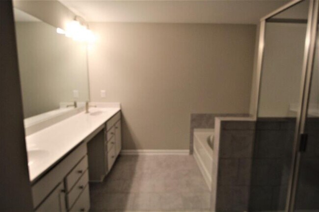 Building Photo - 615 Bluffview Dr
