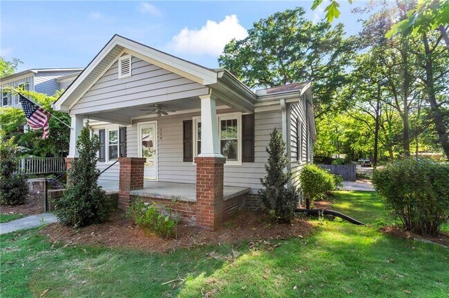 Foto del edificio - 2208 Forrest Pl NW