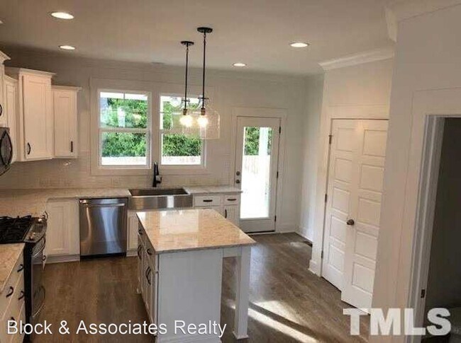 Foto del edificio - 5 br, 2.5 bath House - 915 Olive St