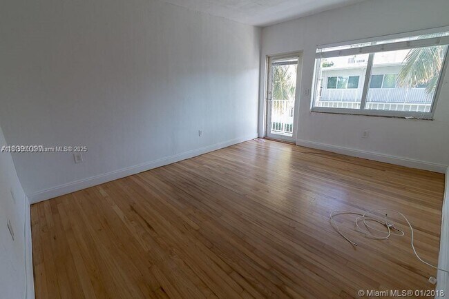 Foto del edificio - 7207 Bay Dr